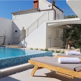 6 Bedroom Beachfront Villa with Heated Pool near Vela Luka on Korcula Island, Sleep 12